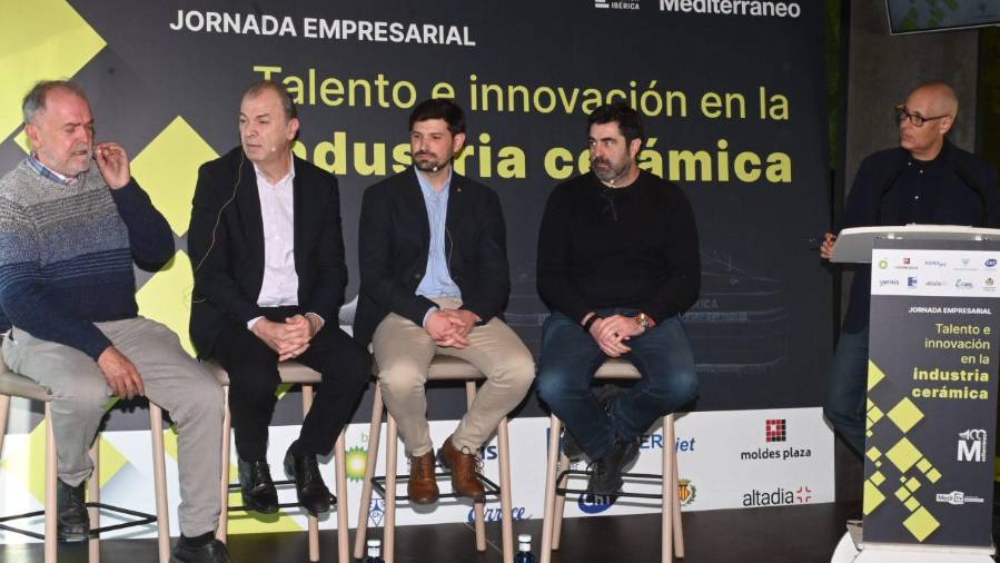 Galería de fotos | Jornada empresarial sobre talento e innovación en la industria cerámica celebrada en Vila-real