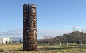 La escultura ha sido donada por el colectivo artístico castellonense al Ayuntamiento de Almassora.