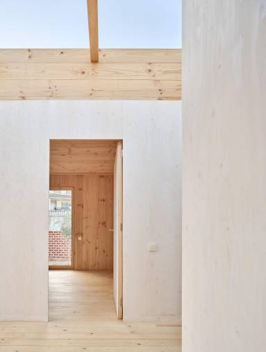 Galería de fotos | El proyecto ganador de los APE Grupo Architecture Awards: Casa sobre un zócalo de ladrillo