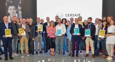 Foto de familia de los ganadores de los premios ADI de Cersaie 2022.