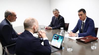 Reunión de Pedro Sánchez con los máximos responsables de Ascer y Ximo Puig.