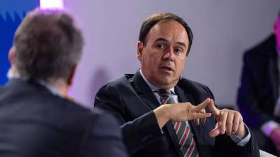 Afterwork en Casa Seat con Juanfran Pérez Llorca, president de la Comunitat Valenciana, y Albert Sáez, director de El Periódico, durante un encuentro sobre actualidad política y económica.