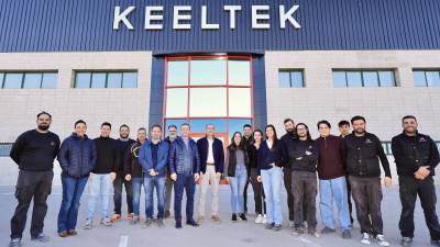 Buena parte del equipo humano de Keeltek en su nueva sede de Almassora, con mayor superficie para potenciar su crecimiento e innovación.