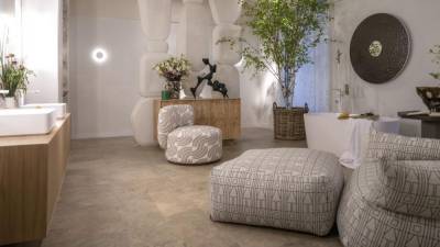 Organic Flows es el espacio que ha propuesto en Casa Decor el interiorista Erico Navazo, con el protagonismo de la colección cerámica Esencia Material.