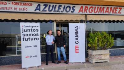 En la foto, Manuel López, director de Área de Grup Gamma, y Juan Argumánez, gerente de Azulejos Argumánez.