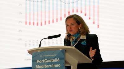 La vicepresidenta primera del Gobierno y ministra de Asuntos Económicos y Transformación Digital, Nadia Calviño, en la jornada. GABRIEL UTIEL