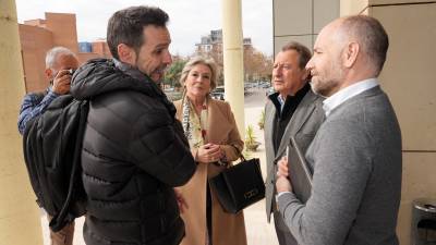 Ismael García (2º por la derecha), este viernes en las instalaciones de Ascer en Castelló.