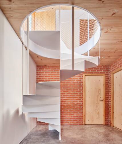 Galería de fotos | El proyecto ganador de los APE Grupo Architecture Awards: Casa sobre un zócalo de ladrillo