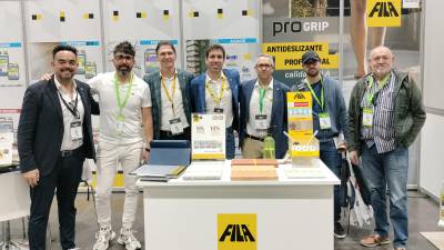 El equipo de Fila Solutions Iberia, con asociados de BdB en Feria Valencia.