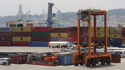 Contenedores en el puerto de Argel. EFE/EPA