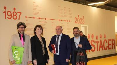 Miguel Ángel Ramos (Grupo DCC 3000), Eva Castelló y Félix Martínez (Cristacer), y Gaspar Olmedo (Grupo DCC 3000)