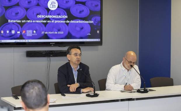 $!El vicerrector de Innovación, Transferencia y Divulgación Científica de la Universitat Jaume I, David Cabedo, junto al presidente de la Red de Parques Científicos Valencianos y director de Espaitec, Juan Antonio Bertolín.