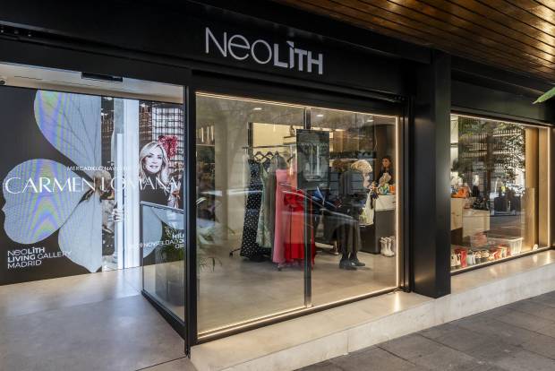 $!El Neolith Living Gallery en Madrid acoge el popular mercadillo navideño de Carmen Lomana