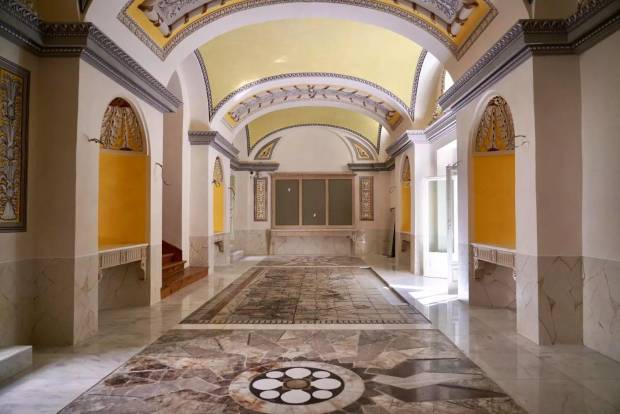 $!El comedor del palacio, con las baldosas cerámicas que reproducen, en el suelo, el mosaico de la batalla de Issos. / AYUNTAMIENTO DE MADRID