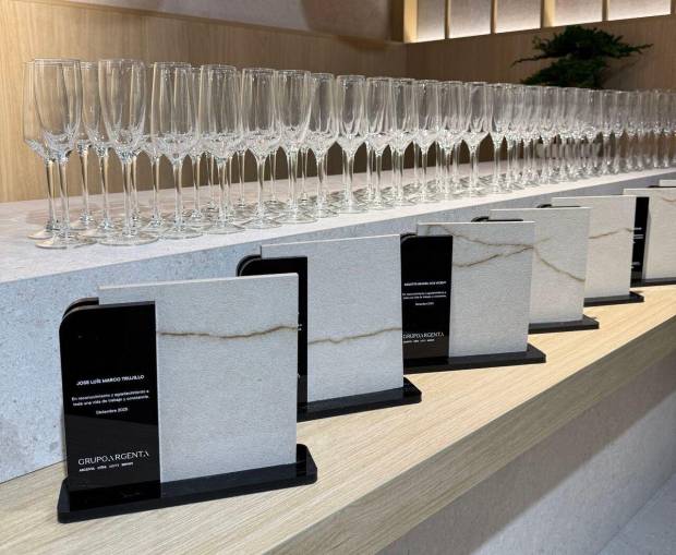 $!Detalle del reconocimiento que recibieron los empleados jubilados de Argenta Cerámica.