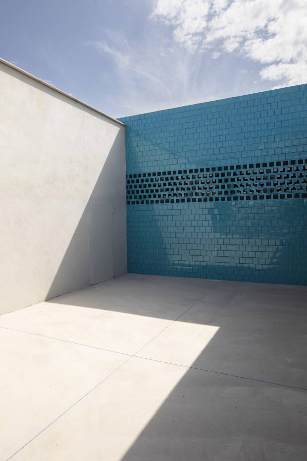 $!El eje central de la Escuela Infantil Europa se reviste con piezas vidriadas de Fabresa.