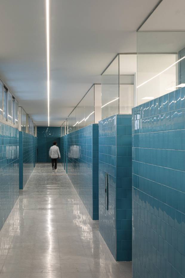 $!Detalle del interior del edificio, creado para optimizar su mantenimiento y su estética colorista.