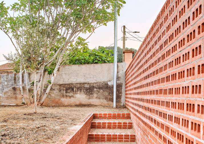 Galería de fotos | El proyecto ganador de los APE Grupo Architecture Awards: Casa sobre un zócalo de ladrillo