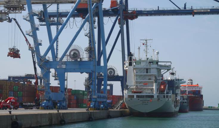 PortCastelló alcanza un acuerdo «histórico» entre estibadores y terminales