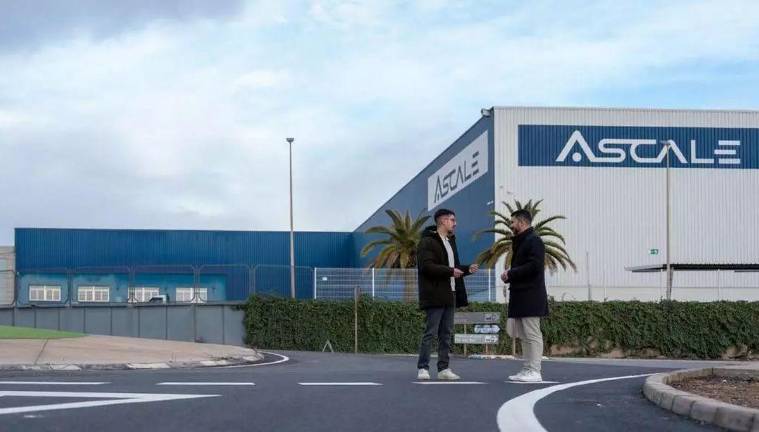 Samuel Falomir, alcalde, y Pablo Delgado, concejal de Promoción Económica de l’Alcora.