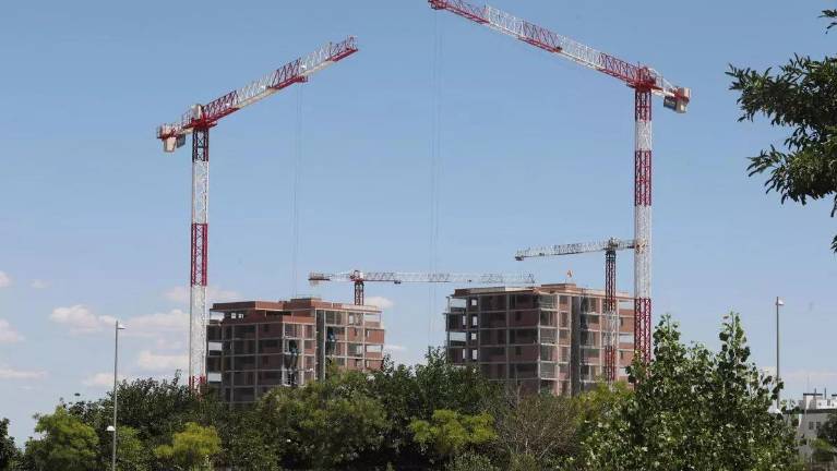 Madrid premiará a las constructoras que recorten plazos en las promociones de viviendas
