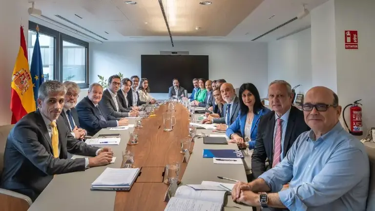 El sector cerámico se reúne con dos ministros: estas son la peticiones del sector al Gobierno