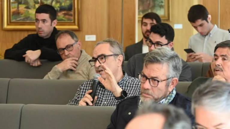 Paco Moliner, durante una intervención en la última junta de accionistas del CD Castellón, el pasado mes de febrero.