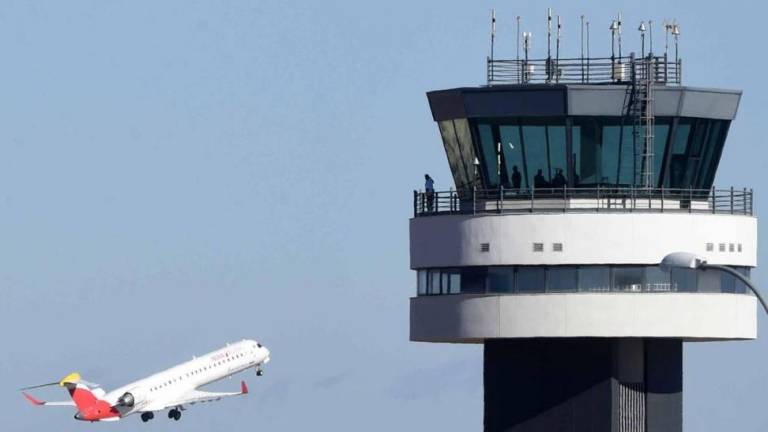 El azulejo intentará volar a Bolonia desde el aeropuerto de Castellón