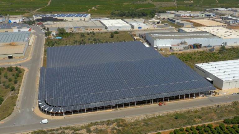 El sol y las baterías convencen a la industria frente a la asfixia del mercado energético $!El sol y las baterías convencen a la industria frente a la asfixia del mercado energético