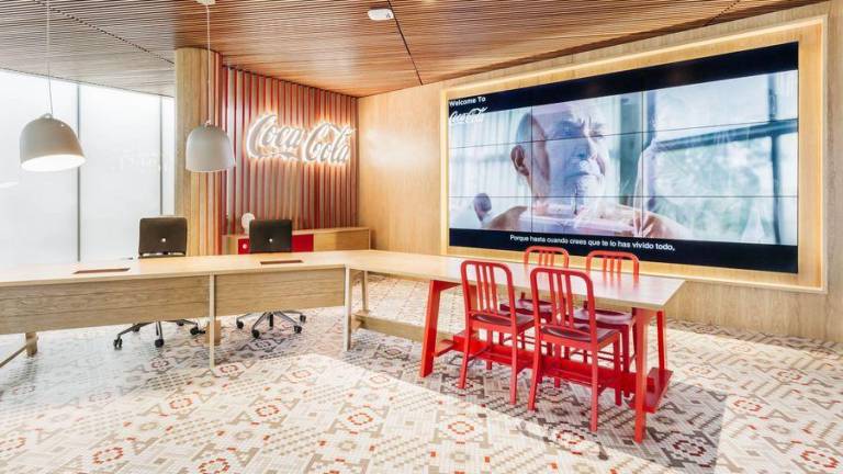 Los mosaicos transforman la sede de Coca-Cola España