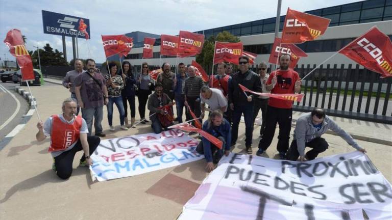 Protestas ante Esmalglass por el despido de 19 trabajadores