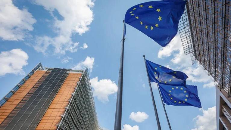 Europa aprueba que España amplíe las compensaciones a la industria que paga por emitir CO2