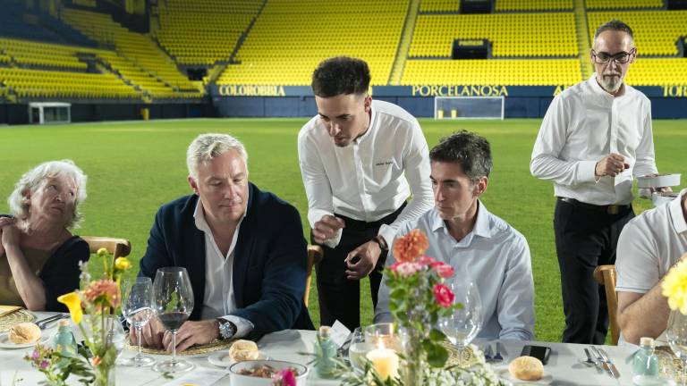 Ascale reúne a 60 clientes internacionales en una velada exclusiva en el Estadio de la Cerámica