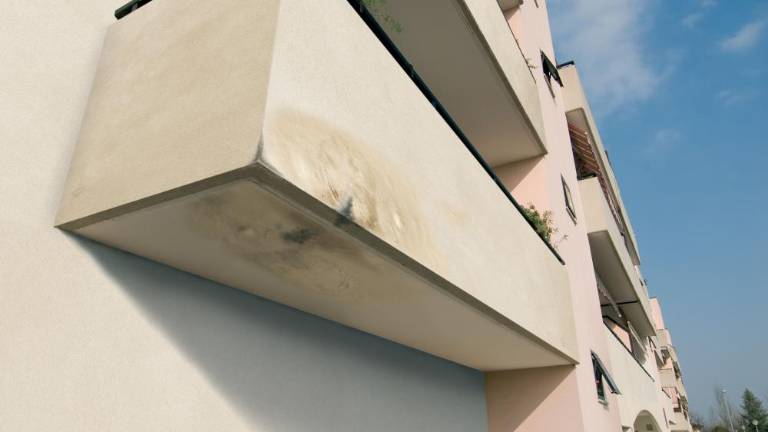 Problema de filtraciones y goteras en balcones y techos de estancias con terrazas encima. $!Problema de filtraciones y goteras en balcones y techos de estancias con terrazas encima.