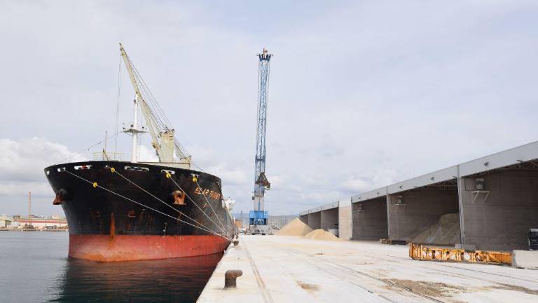 El puerto de Castellón crece un 25,6% en tráficos vinculados al sector cerámico