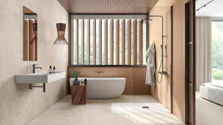 Roca Tiles ofrece una generación de porcelánicos diseñados para ser colocados de suelo a techo como Avalon, combinado aquí con Kasbah Terracota en una tendencia que retorna a lo natural. $!Roca Tiles ofrece una generación de porcelánicos diseñados para ser colocados de suelo a techo como Avalon, combinado aquí con Kasbah Terracota en una tendencia que retorna a lo natural.