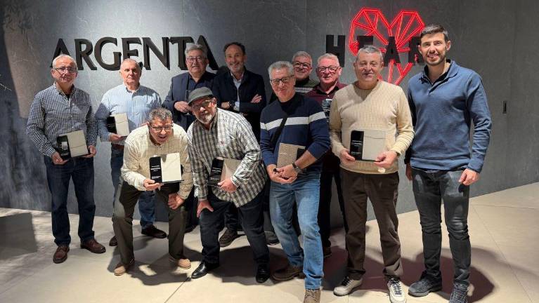 Argenta Cerámica homenajea a ocho trabajadores jubilados en su tradicional brindis navideño