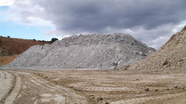 El Instituto de Tecnología Cerámica y Primigea sellan un convenio para impulsar el avance en materias primas minerales