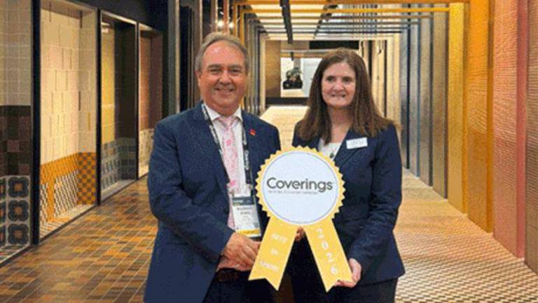 Dos azulejeras españolas triunfan en los premios al mejor estand de Coverings 2026