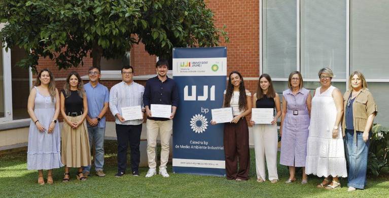 La Cátedra bp de Medio Ambiente Industrial condecora la excelencia de cinco estudiantes de la UJI