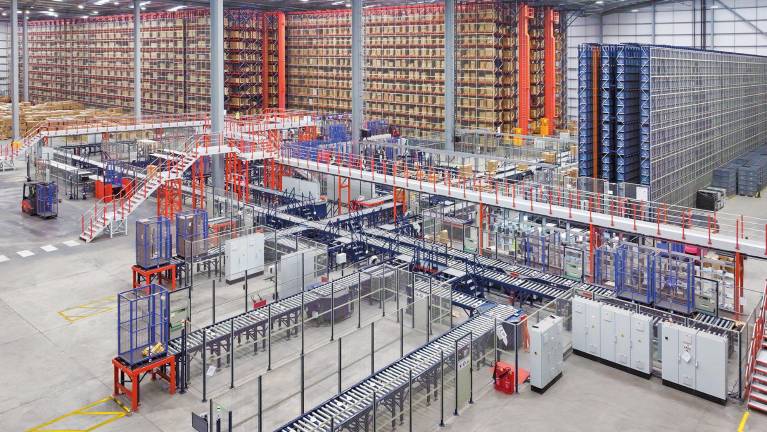 Un estudio del MIT y Mecalux revela que la IA ya está integrada en el 60% de los almacenes logísticos