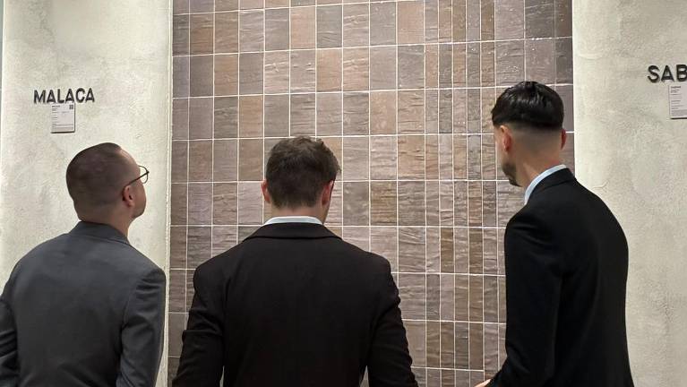 Equipe Cerámicas viste Cersaie de nuevos colores y texturas en pequeño formato