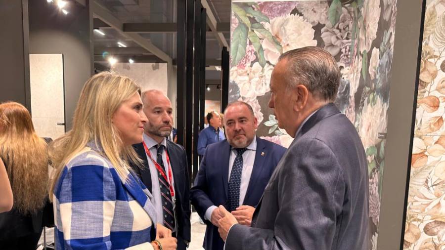 Galería de Fotos | Visita de Marta Barrachina, presidenta de la Diputación de Castellón a Cersaie
