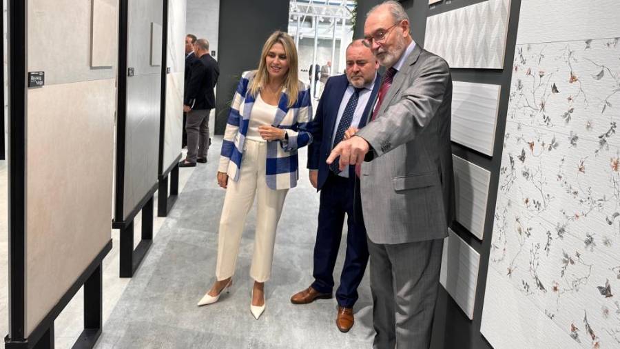Galería de Fotos | Visita de Marta Barrachina, presidenta de la Diputación de Castellón a Cersaie