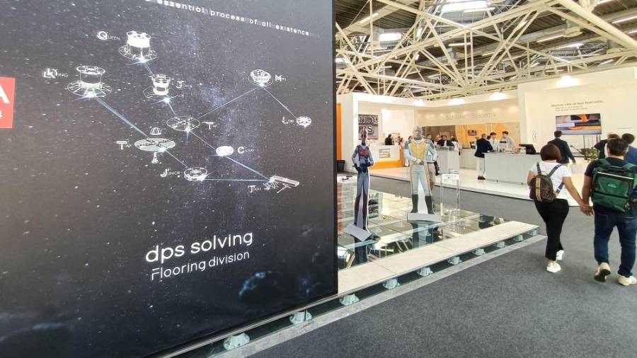 Galería de Fotos | El estand viral de DPS Solving en Cersaie: una nave espacial y sus tripulantes