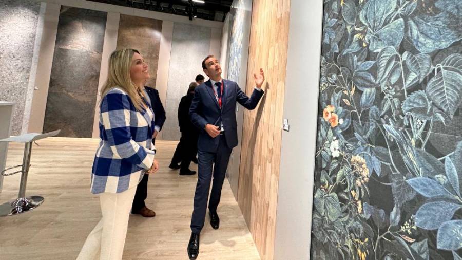 Galería de Fotos | Visita de Marta Barrachina, presidenta de la Diputación de Castellón a Cersaie