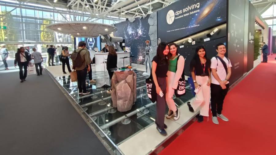 Galería de Fotos | El estand viral de DPS Solving en Cersaie: una nave espacial y sus tripulantes