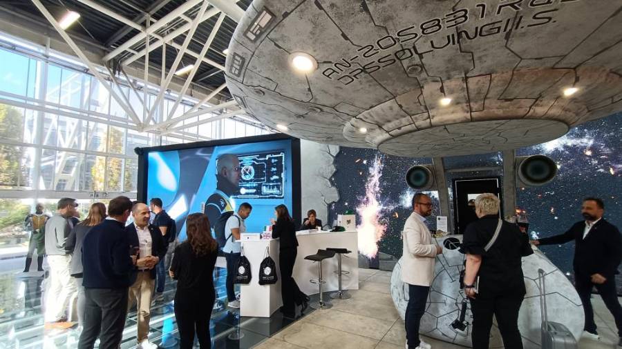 Galería de Fotos | El estand viral de DPS Solving en Cersaie: una nave espacial y sus tripulantes