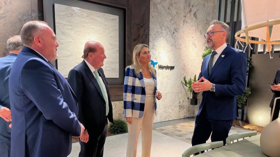 Galería de Fotos | Visita de Marta Barrachina, presidenta de la Diputación de Castellón a Cersaie