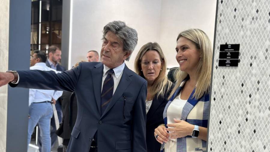 Galería de Fotos | Visita de Marta Barrachina, presidenta de la Diputación de Castellón a Cersaie
